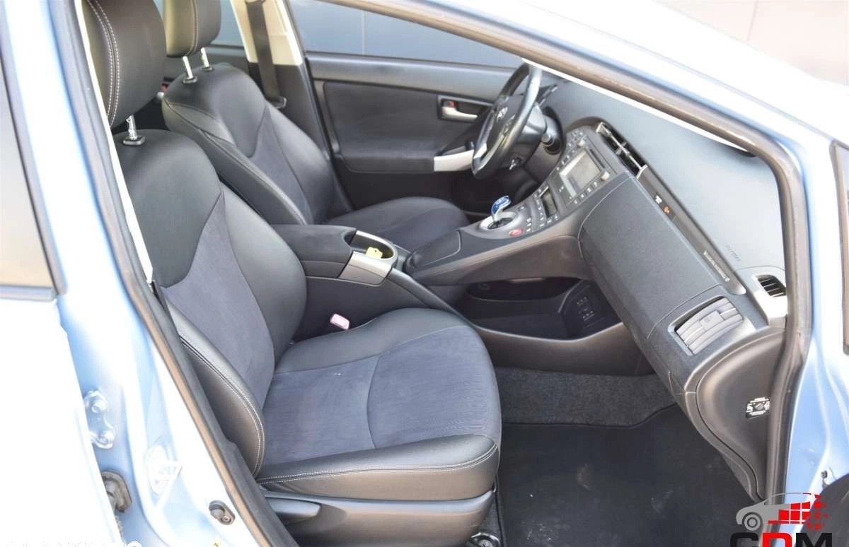 Toyota Prius cena 55900 przebieg: 219501, rok produkcji 2013 z Góra małe 436